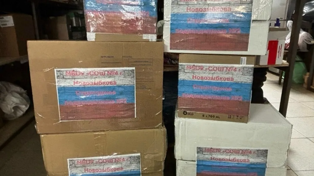 Новозыбковские школьники подготовили посылки для бойцов СВО
