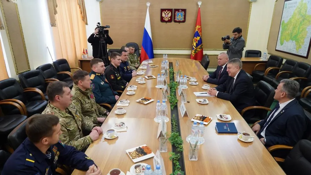 Александр Богомаз встретился с участниками программы «Брянские герои»